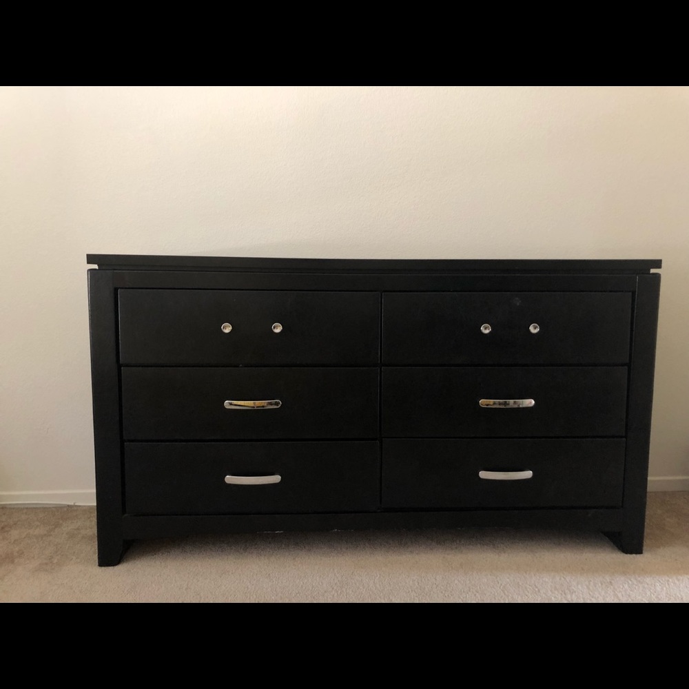 Black 6 -drawer lowboy dresser